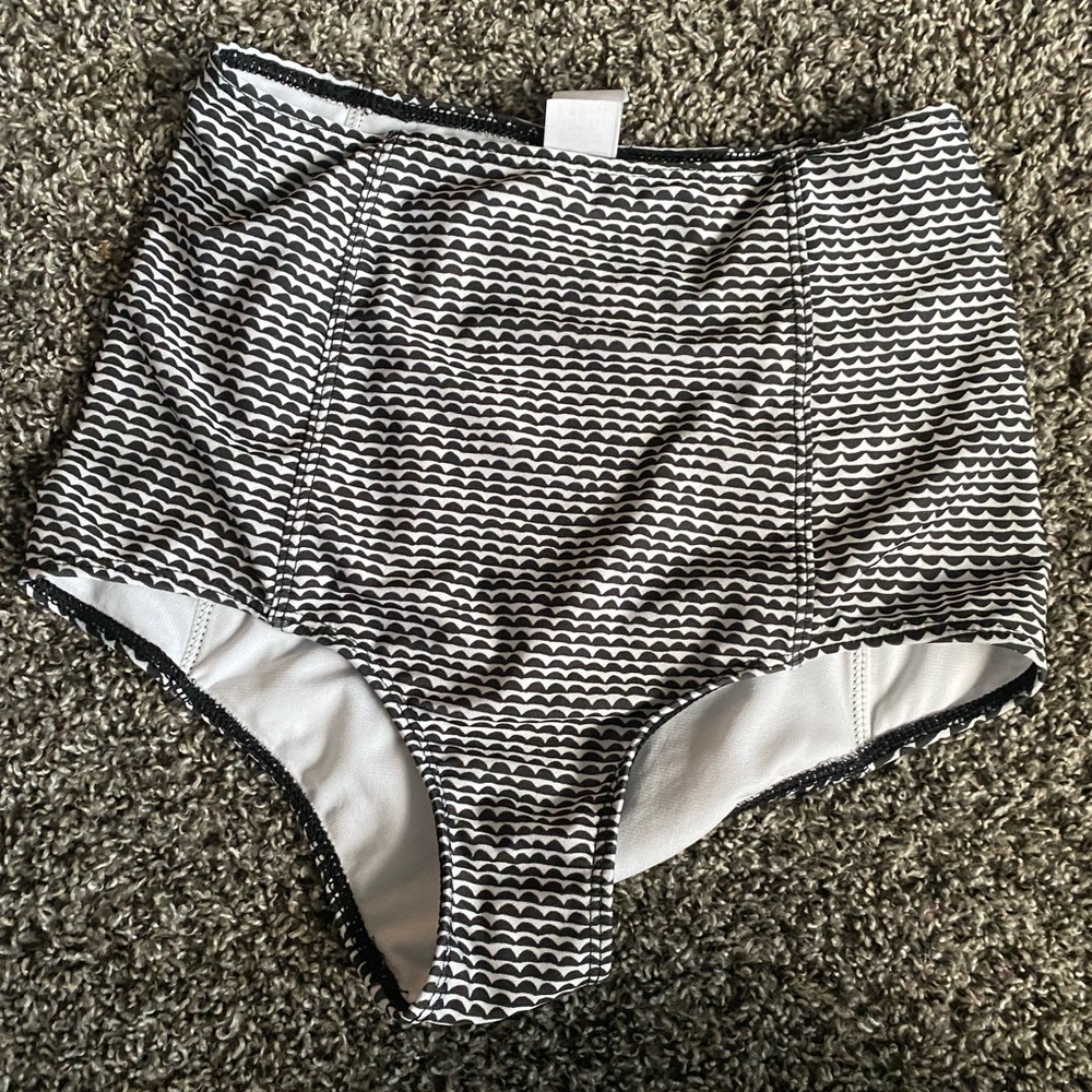 Kortni Jeane high waisted bikini bottom XS
